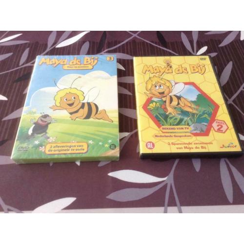 Maya de bij verschillende DVD'S