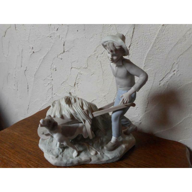 beeld in porselein bisque van LLadro H 23 cm B 20 cm