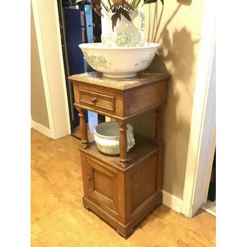 Table de nuit ancienne