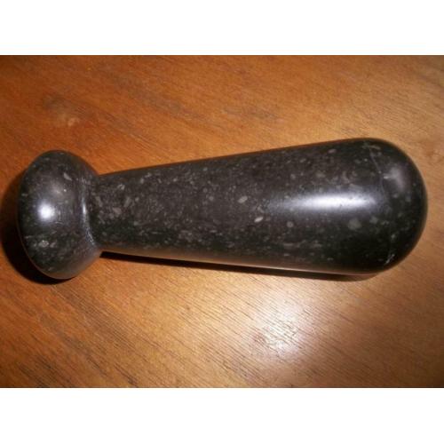 Authentieke oude stamper van vijzel in arduin verzoet- 475gr