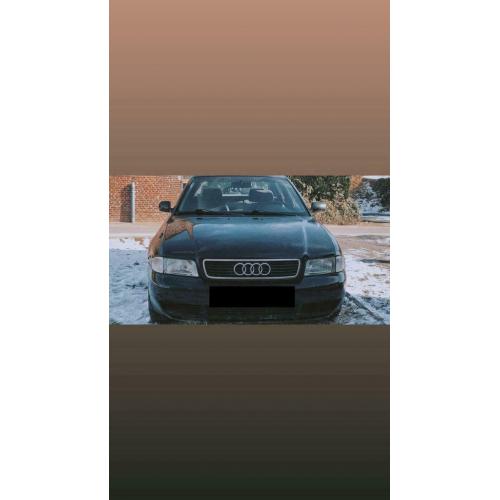 Audio A4 bwjr. 1998 avec climatisation