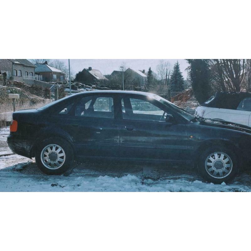Audio A4 bwjr. 1998 avec climatisation