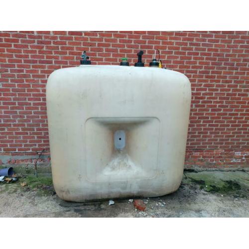 Bovengrondse mazouttank in goede staat 1450l