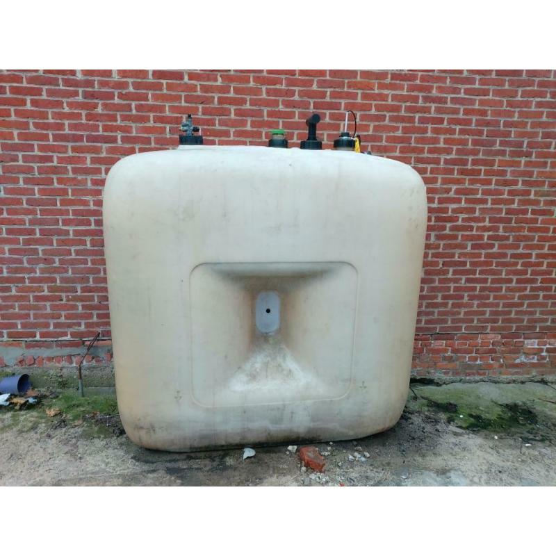 Bovengrondse mazouttank in goede staat 1450l
