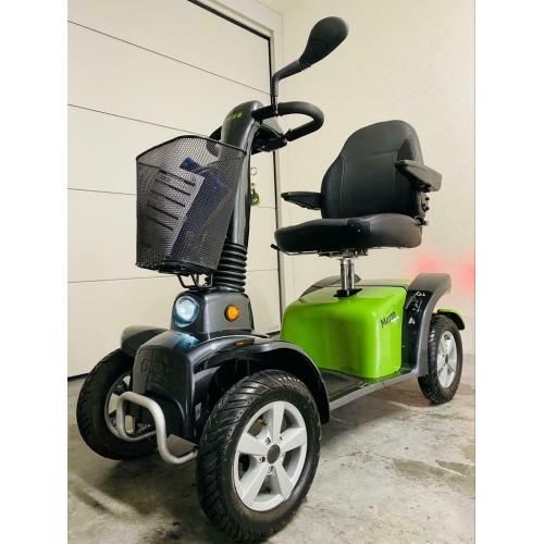 Seulement 2 ans et 380 km de scooter de mobilité mezzo