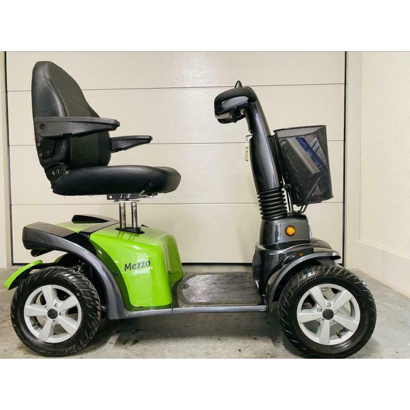 Seulement 2 ans et 380 km de scooter de mobilité mezzo