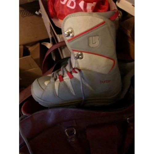 snowboard avec sac et bottes de neige