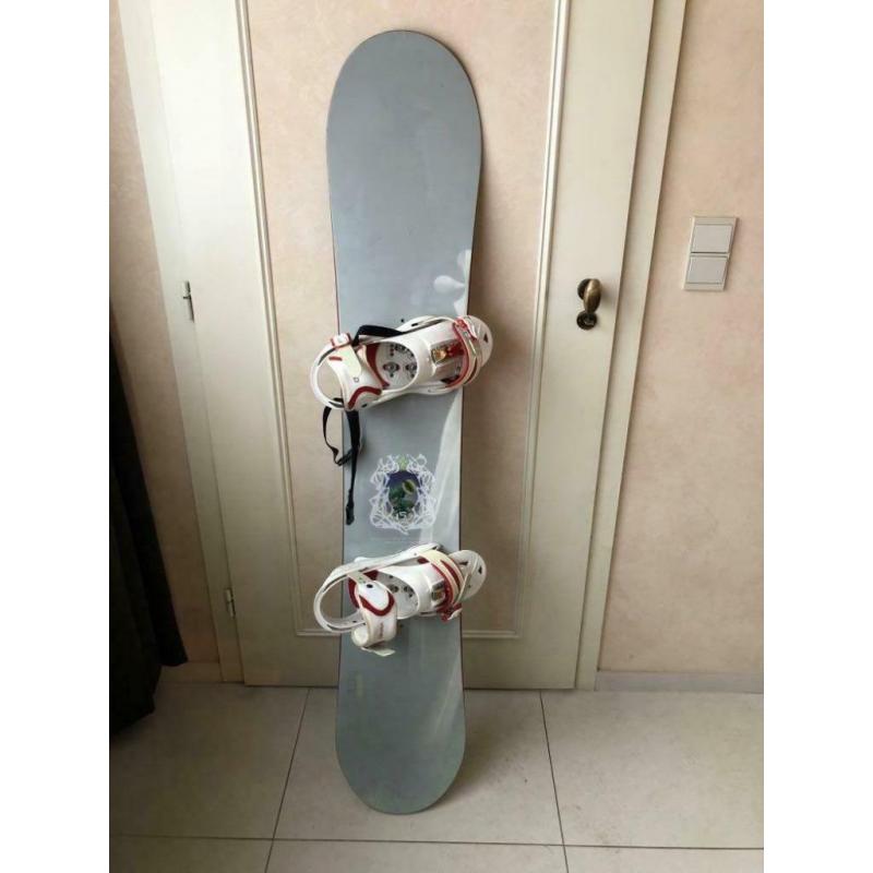 snowboard avec sac et bottes de neige