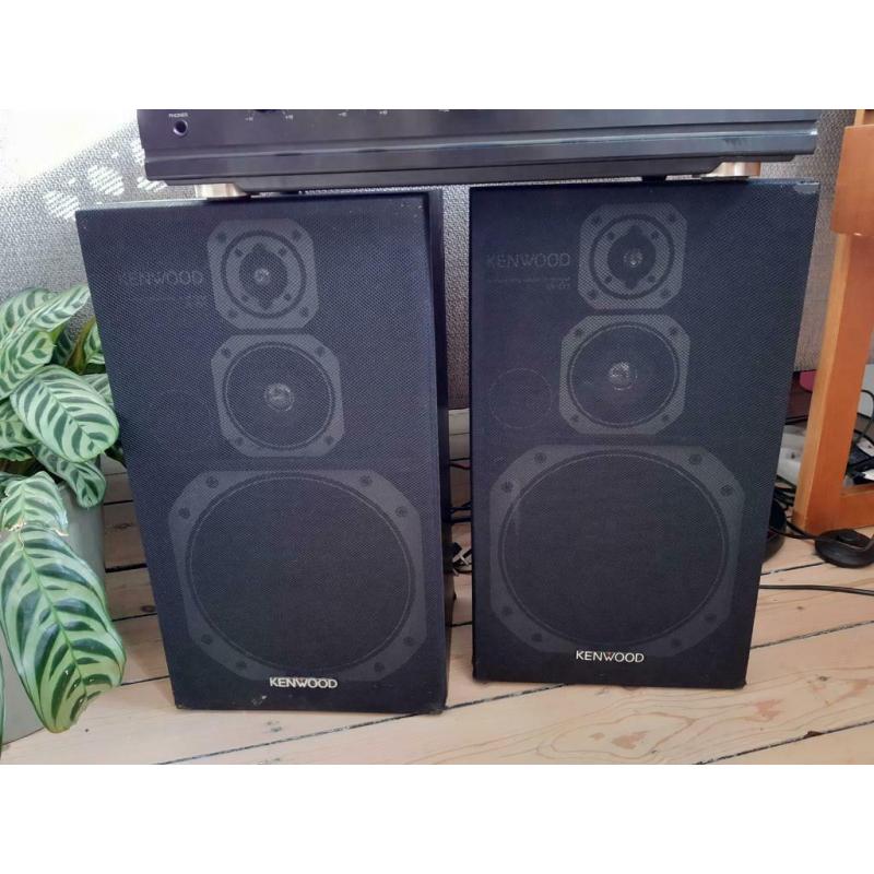 Mooie set Akai am-17 versterker + Kenwood boxen