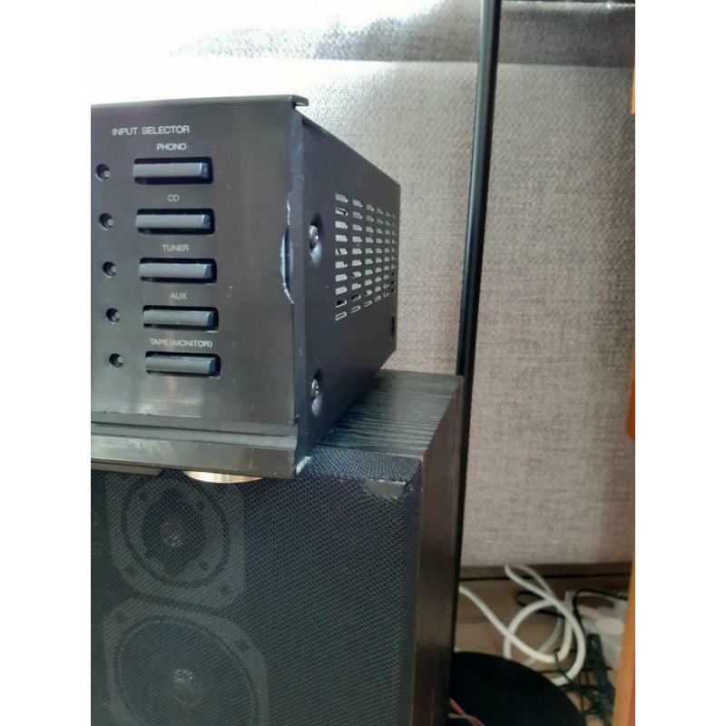 Mooie set Akai am-17 versterker + Kenwood boxen