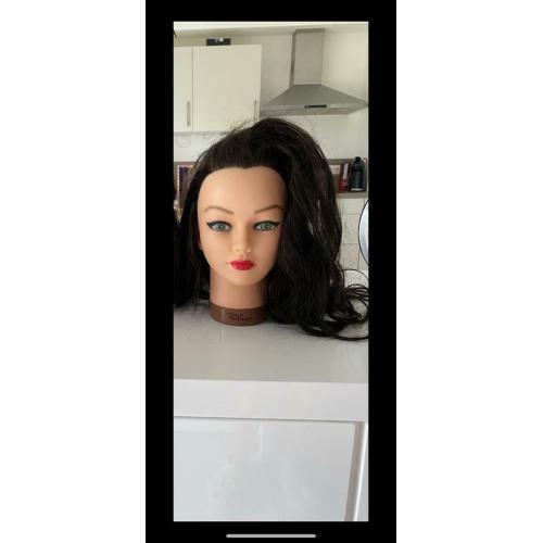 Tête à coiffer cheveux naturel pas de coupe dedans