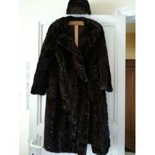 Manteau de fourrure en vison avec chapeau