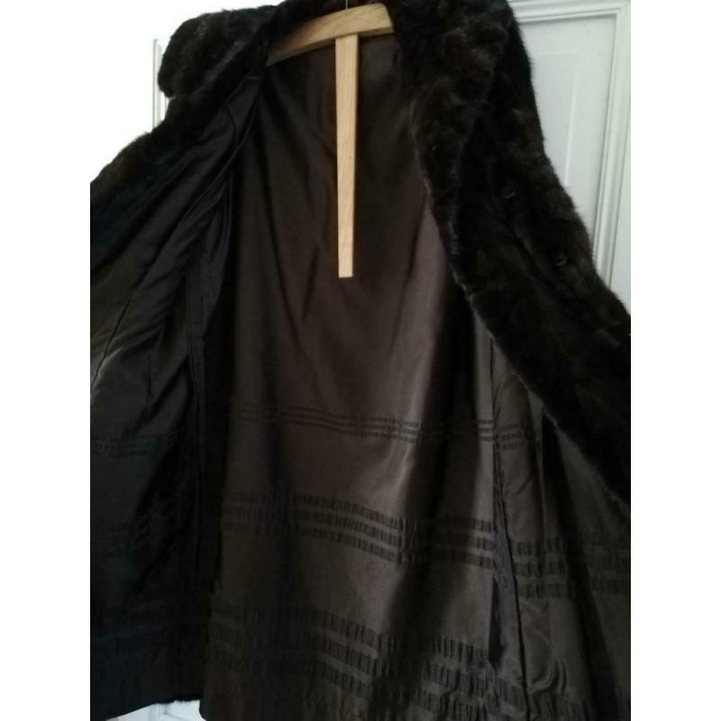 Manteau de fourrure en vison avec chapeau