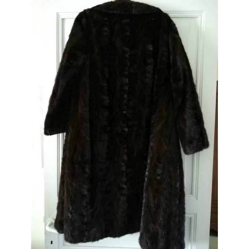 Manteau de fourrure en vison avec chapeau