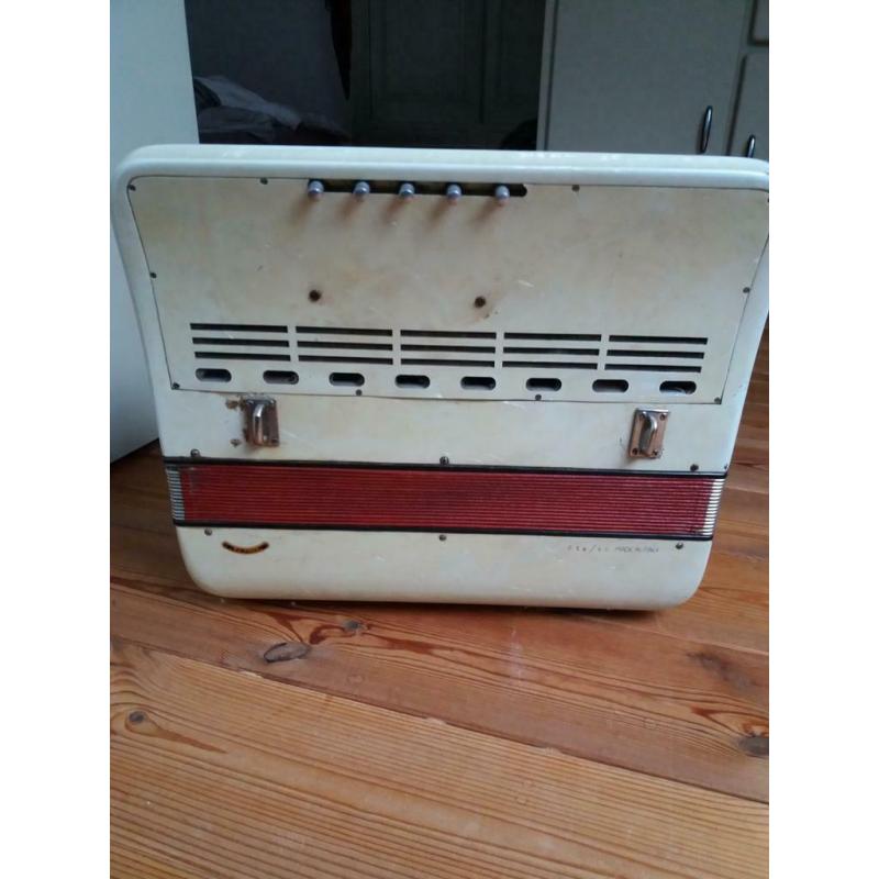 Accordéon chromatique collection ou déco mais pas jouable