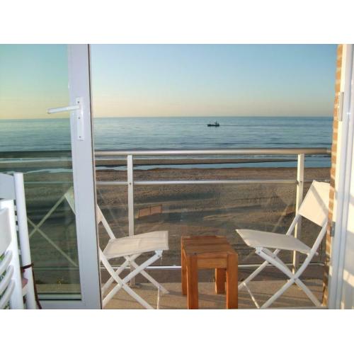 Coxyde face mer digue moderne app balcon à partir de 300€