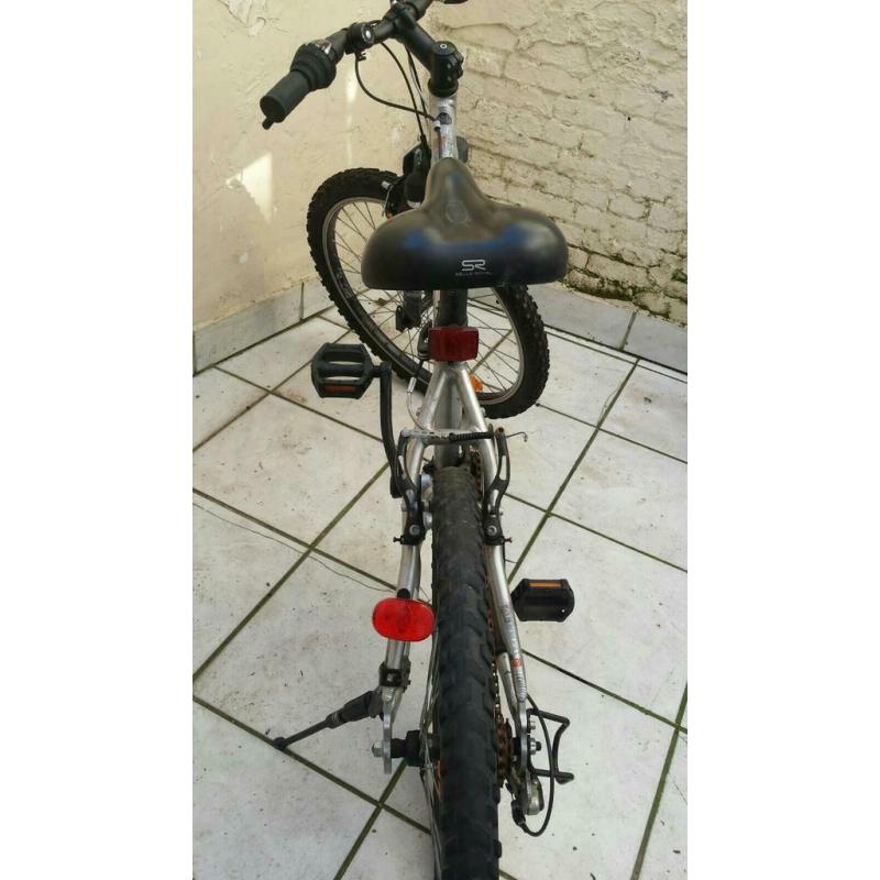 Fiets van het merk rockrider alles in orde leeftijd tot 12ja