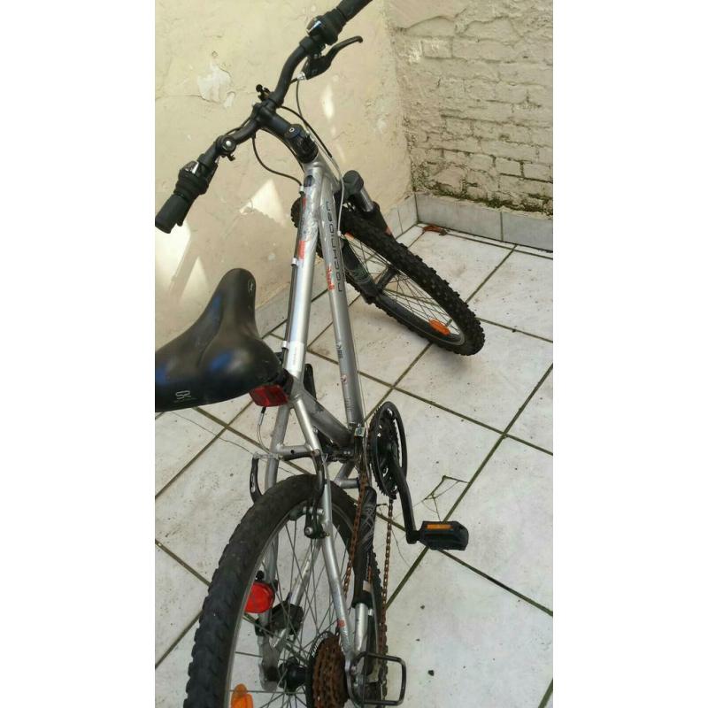 Fiets van het merk rockrider alles in orde leeftijd tot 12ja