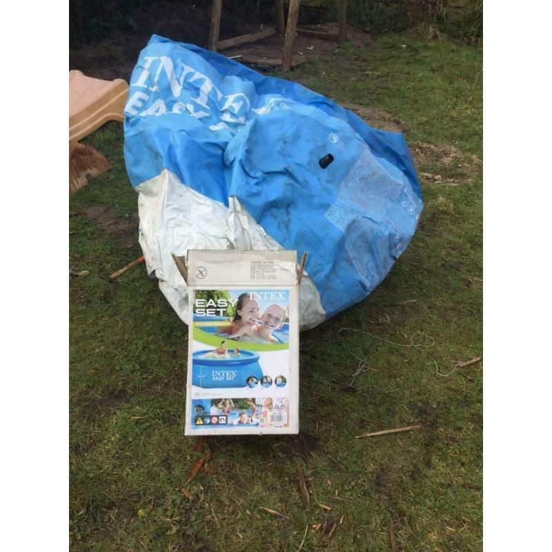 Zwembad, te groot geworden voor onze heraangelegd tuin...