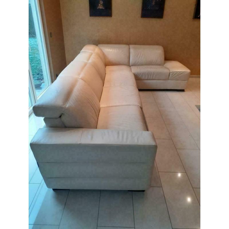 Salon en cuir d'angle beige clair de qualité Chateau d''Ax