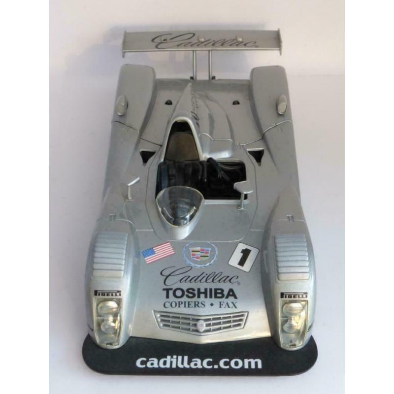 Cadillac Northstar LMP van Hot Wheels op schaal 1/18