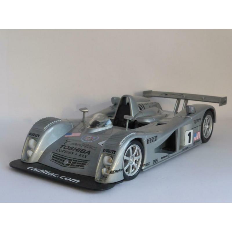 Cadillac Northstar LMP van Hot Wheels op schaal 1/18